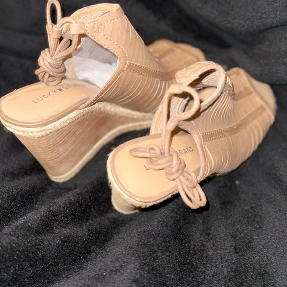 Lucky Brand Tan Wedges with Textured Upper and Wrap-Around Design - Picture 3 of 11